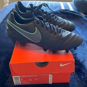 Soccer or Lacrosse Woman’s (girls) NWT Nike cleats